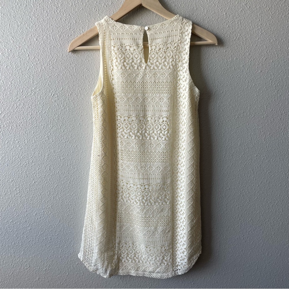 Sleeveless Cream Scalloped Lace Dress by Monteau Los Angeles - Picture 5 of 7